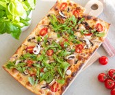Vegetarischer Flammkuchen mit Schmandguss