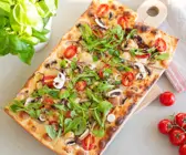 Vegetarischer Flammkuchen mit Schmandguss