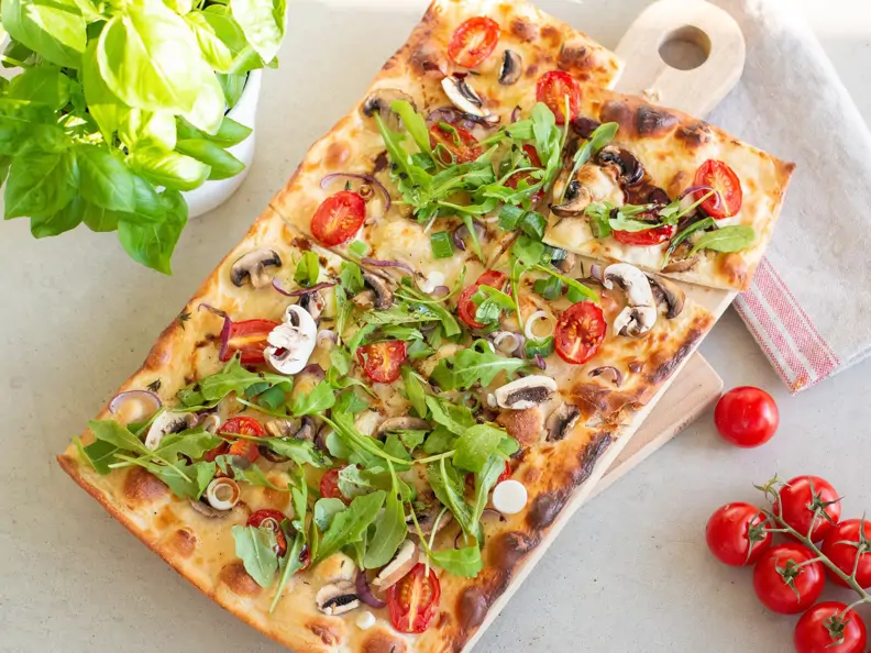 Vegetarischer Flammkuchen mit Schmandguss