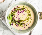Vegane Kokossuppe mit Rotkohl und roten Linsen