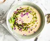 Vegane Kokossuppe mit Rotkohl und roten Linsen