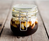 In Honig fermentierter Knoblauch
