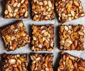 Dunkle Schokoladen-Brownies mit Nüssen