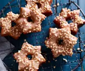 Zimt-Donuts in Sternenform