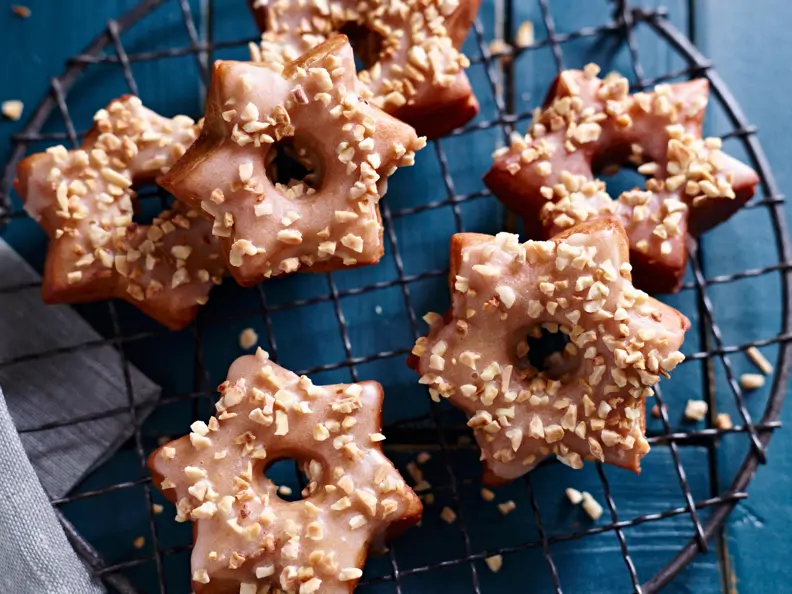Zimt-Donuts in Sternenform