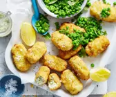 Fischstäbchen mit Mushy Peas und Minze