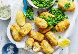 Fischstäbchen mit Mushy Peas und Minze