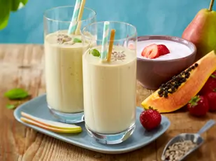 Fitness-Smoothie mit Basilikum und Papaya