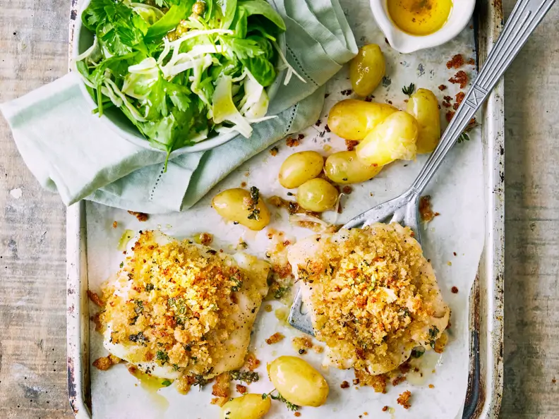 Gebackener Fisch mit Kruste und Fenchelsalat