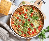 Grana-Padano-Quiche mit grünem Spargel und Kräutern