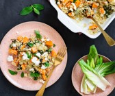 Quinoa-Auflauf mit Mangold, Feta und Minze