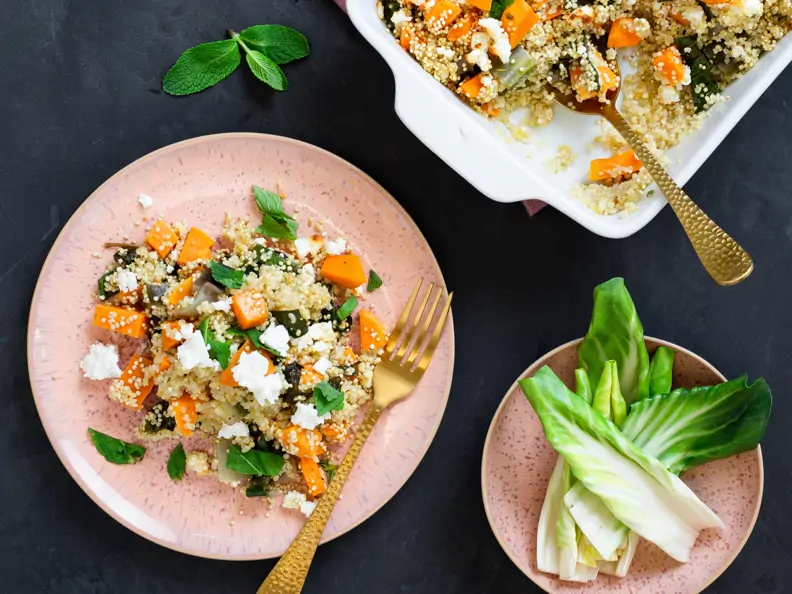 Quinoa-Auflauf mit Mangold, Feta und Minze