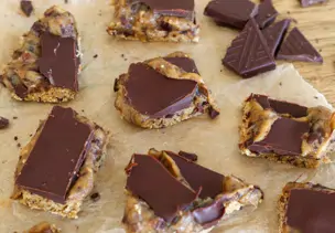 Mini-Erdnuss-Bites