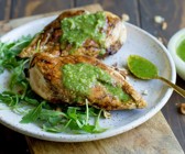 Gegrilltes Balsamicohähnchen mit Pekannuss-Pesto