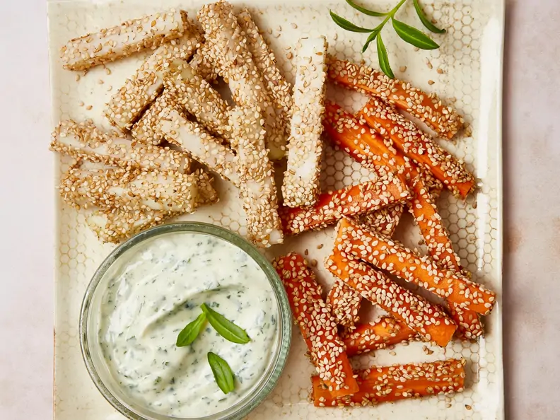Kohlrabi- und Möhrensticks mit Sesam
