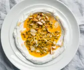 Skyr-Bowl mit Maracujasauce