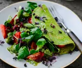 Spinat-Omelett mit Pesto