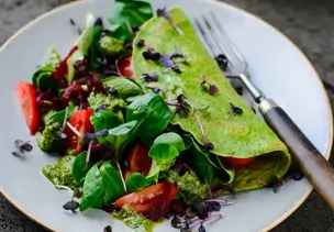 Spinat-Omelett mit Pesto
