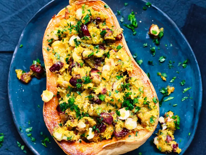 Gefüllter Butternusskürbis vegetarisch