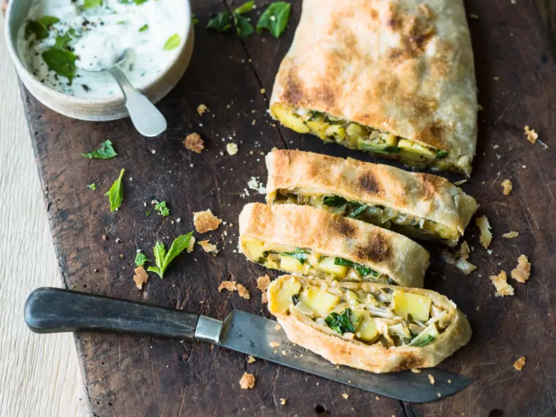 Spitzkohl-Kartoffel-Strudel