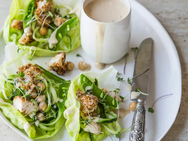 Panko-Kokos-Hähnchen mit Erdnusssauce