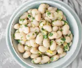 Zitroniger Bohnensalat mit Petersilie