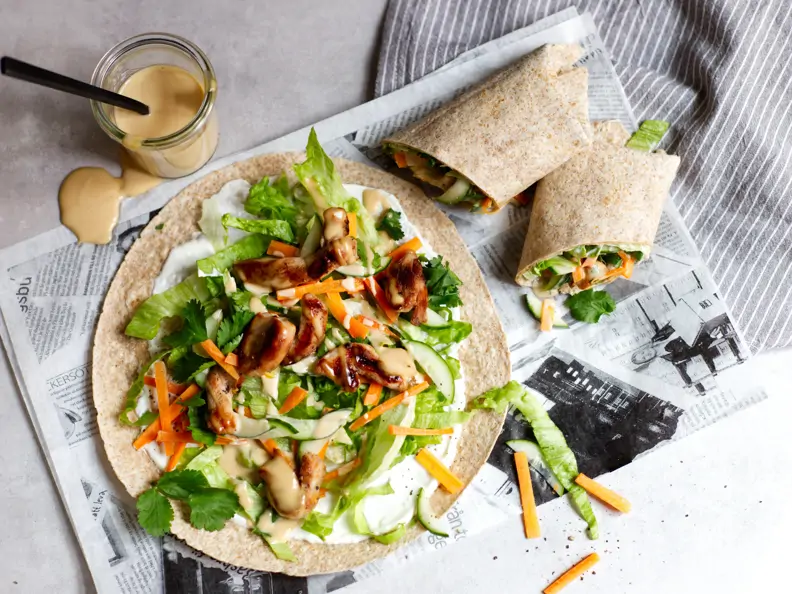 Hähnchen-Wrap mit Erdnuss-Kokos-Sauce
