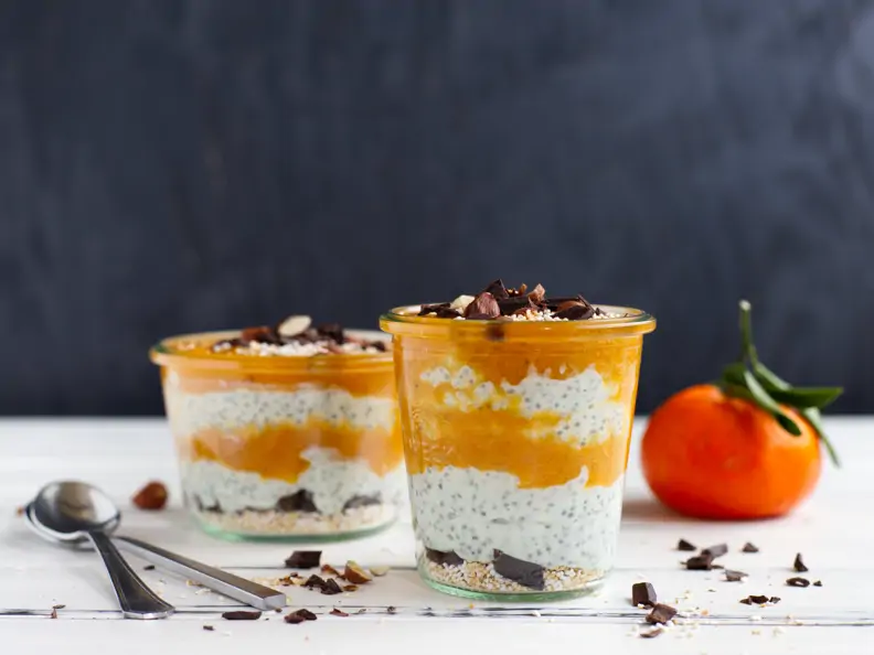Chia-Joghurt mit Clementinenpüree