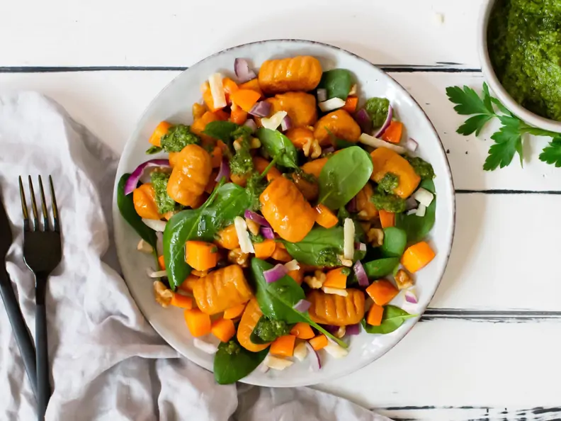 Süßkartoffel-Gnocchi mit Kräuter-Pesto