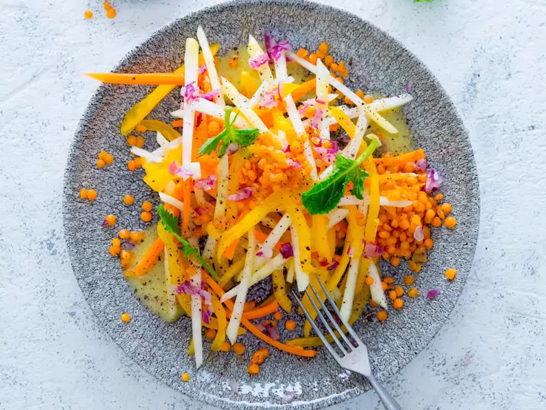 Kohlrabisalat mit Linsen