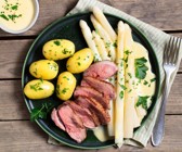 Spargel klassisch mit Entenbrust