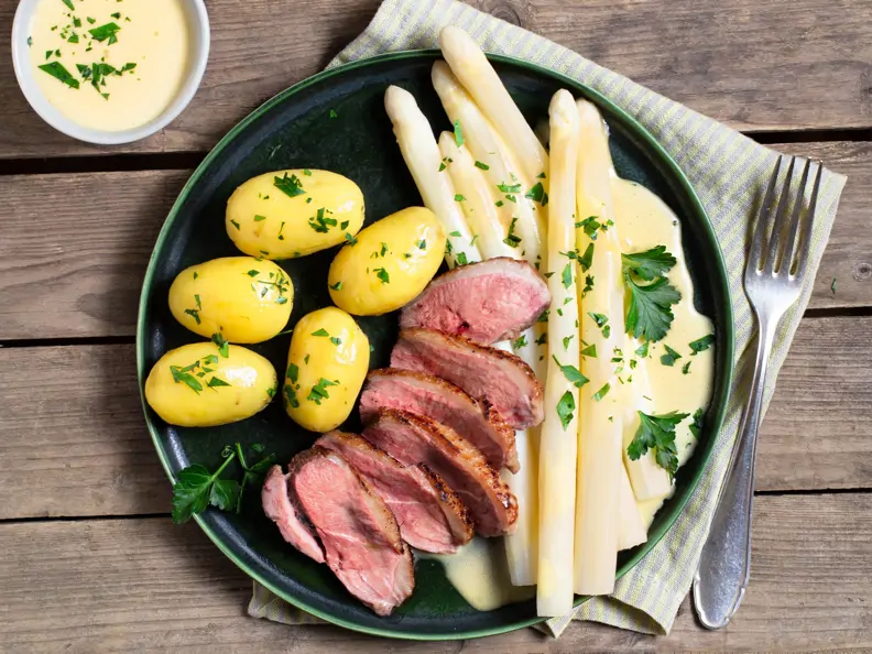 Spargel klassisch mit Entenbrust