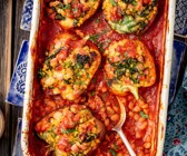 Gefüllte Paprika mit Linsen in Tomaten-Bohnen-Sauce