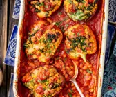 Gefüllte Paprika mit Linsen in Tomaten-Bohnen-Sauce