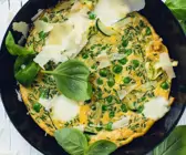 Erbsen-Zucchini-Frittata mit Mozzarella