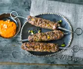 Kafta-Kebabs mit Muhammara-Sauce