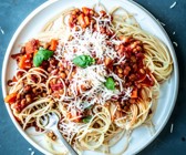 Spaghetti mit kerniger Linsen-Bolognese