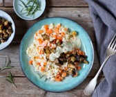 Möhren-Risotto mit Auberginen und Pesto-Sauce
