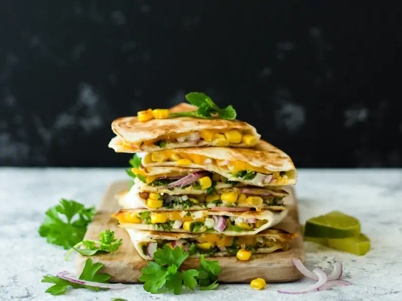 Würzige Quesadillas mit Salsa verde