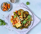 Süßkartoffeln mit Spargel, Auberginen und Halloumi