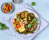 Süßkartoffeln mit Spargel, Auberginen und Halloumi