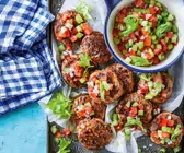 Frikadellen mit Sellerie-Tomaten-Salsa
