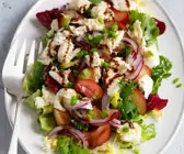 Salat mit Pflaumen und Büffelmozzarella