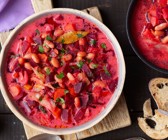 Rote-Bete-Suppe mit weißen Bohnen