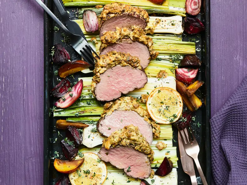 Rinderfilet mit Senfkruste, Lauch und Beten