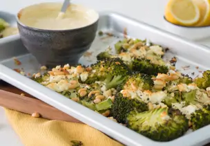 Gratinierter Brokkoli mit Curry-Dip