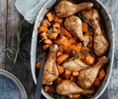 Ofensüßkartoffeln mit Hähnchenunterkeulen