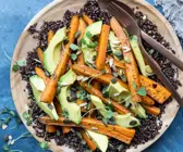 Quinoa-Salat mit Avocado