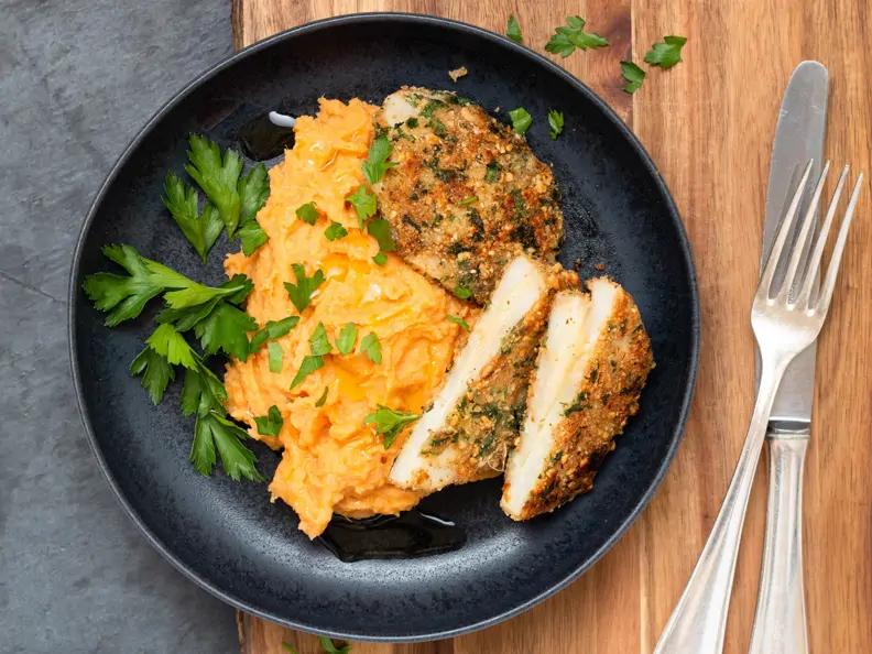 Gefüllte Sellerie-Käse-Schnitzel in Nuss-Panade