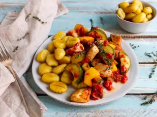 Hähnchen-Ratatouille mit Gnocchi